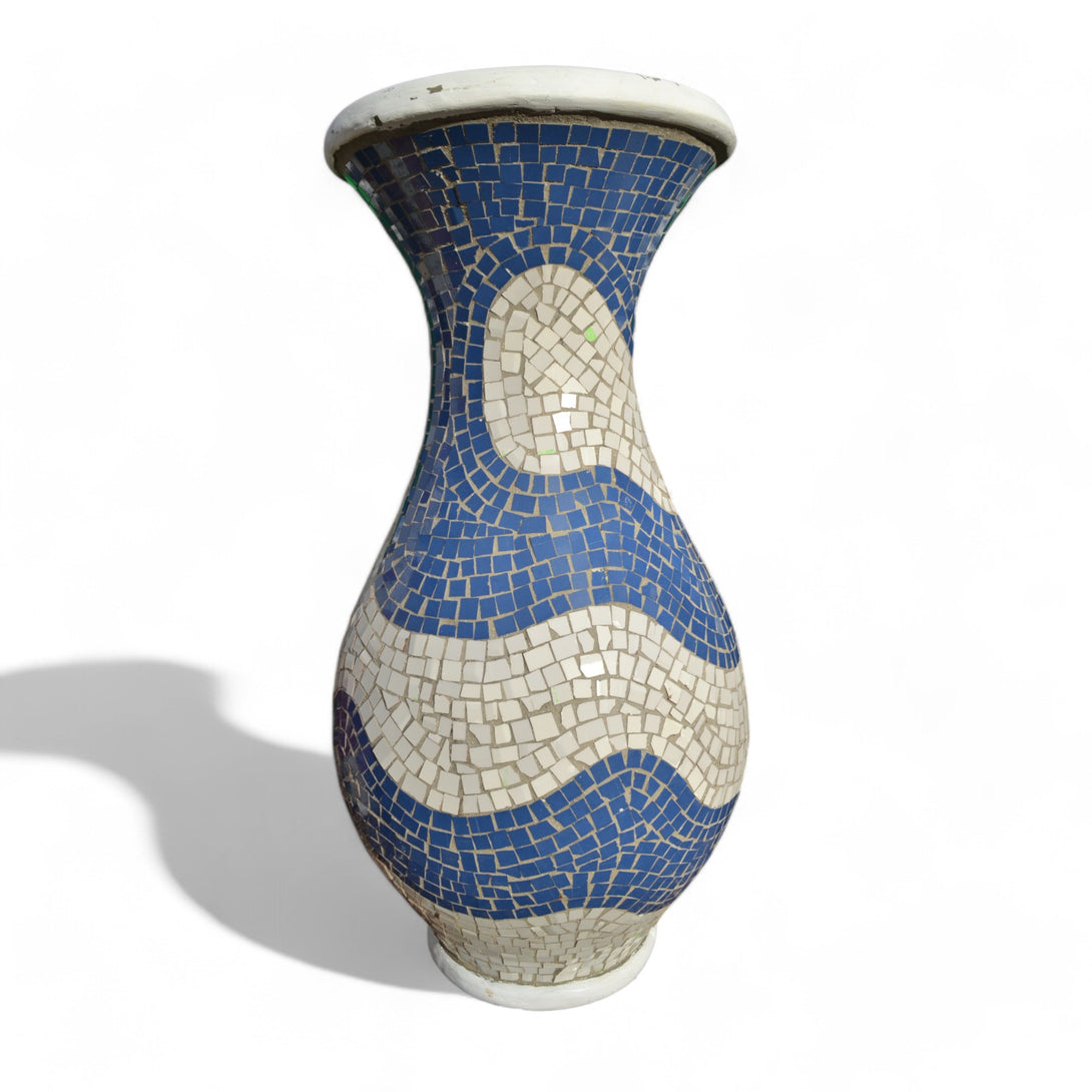 Magnolie XL Vase wellenförmigen Mosaikdesign - Eden Garten Handgefertigte Vase in Blau und Weiß mit Mosaikmuster, hergestellt von Eden Garten Blumentöpfe.
